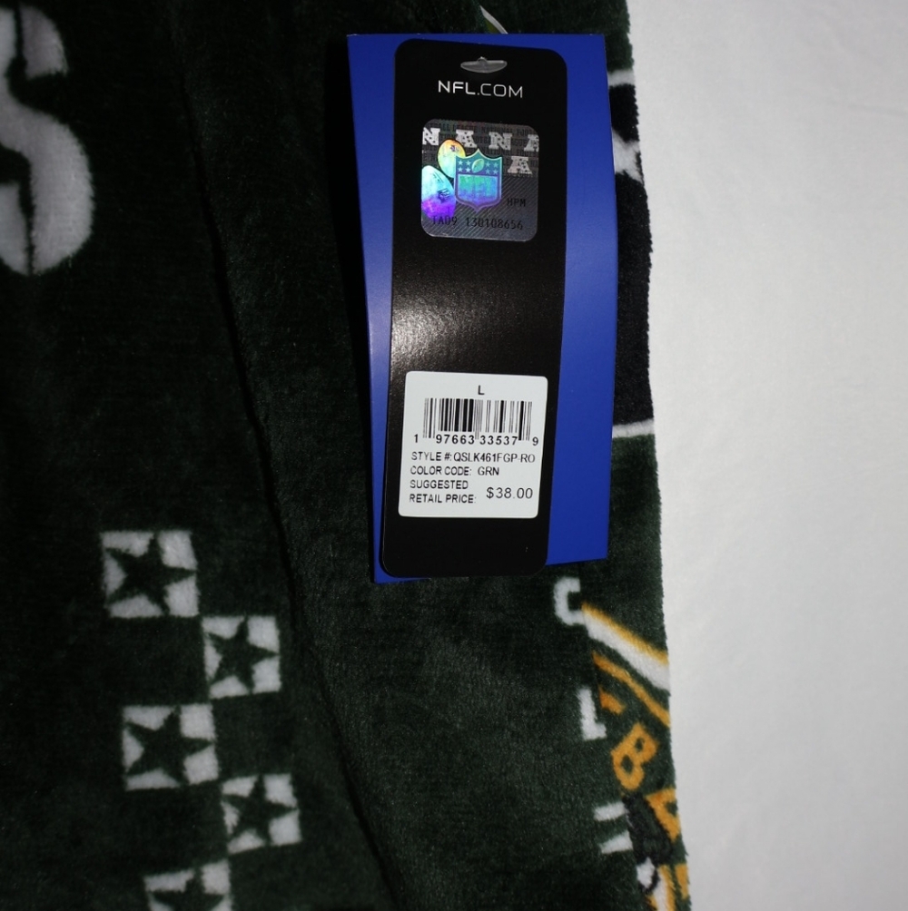 Green Bay Packers Green Plush Lounge Shorts With Pockets. - Picture 3 of 6